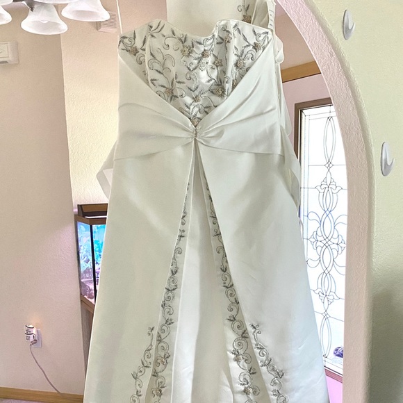 Maggie Sottero Dresses & Skirts - Wedding Dress (18)